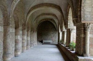 Frankreich. Bourgogne. Saone et Loire. Tournus. Kirche Saint Philibert. Romanische Abteikirche. Kreuzgang