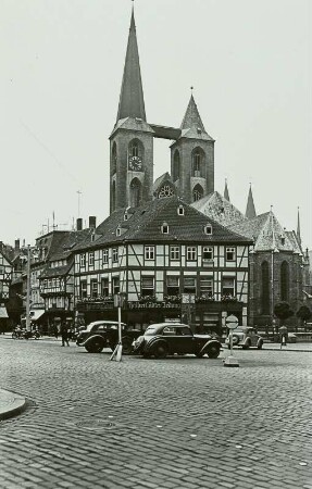 Halberstadt, Holzmarkt : Halberstadt. Holzmarkt mit Martinikirche