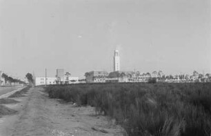 Stadtansicht : Blick auf eine Stadt mit Turm