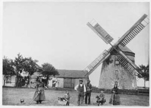 Bernsdorf-Großgrabe. Holländermühle und Gehöft, vor 1945, Repro (Besitz von Else Garig, Tochter des Windmüllers Schurig)