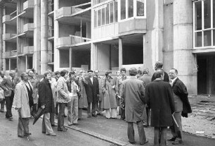 Besichtigung des ersten Bauabschnitts zum Wiederaufbau der Altstadt im Rahmen der Sanierung in dem von der Zähringerstraße, Kronenstraße, Markgrafenstraße und Adlerstraße begrenzten Quartier M 2