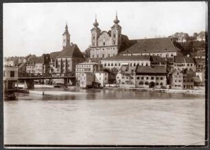 Österreich, Steyr. Zusammenfluss von Enns und Steyr mit Michaelerkirche