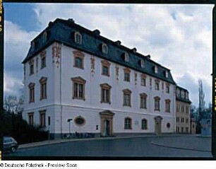 Weimar, Platz der Demokratie 1. Herzogin-Anna-Amalia-Bibliothek (1761-1765 Umbau, A. F. Straßburger) mit Verbindungsbau (1803-1805, H. Gentz)