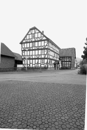 Einhaus; Baunatal, In der Simmete 8