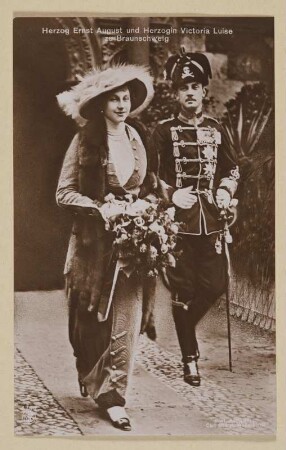 Herzog Ernst August und Herzogin Victoria Luise zu Braunschweig. Postkarte