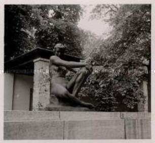 Figur "Olympia" vom Bildhauer Fritz Klimsch in Berlin