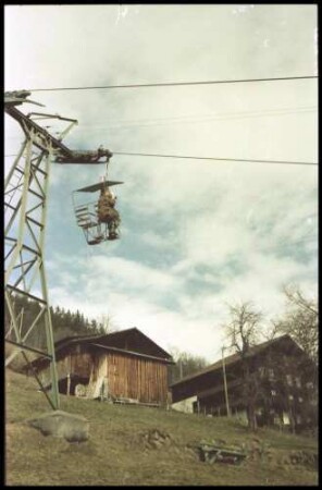 Niederhorn: Sesselbahnfahrt, vor Bauernhaus