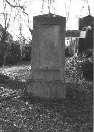 Grabstein 435 (Index: 99786407) Zustand: Inschrifttafel fehlt Maße HxBxT: 156x58x30 cm: Grabstein 435