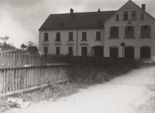 Straupitz (Kreis Hirschberg, heute poln. Strupice), Schule, Eingangsseite