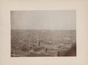 Blick über Diyarbakir : Im Vordergrund die Nebi Moschee, im Hintergrund die Stadtmauer.