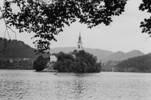 Marienkirche im Bleder See : Die Kirche Mariä Himmelfahrt auf einer kleinen Insel im Bleder See.