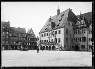 Heilbronn. Marktplatz mit Robert-Mayer-Denkmal und Rathaus