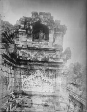 Buddhistischer Tempel : Blick auf eine Buddhastatue und Fresken au einem Buddhistischen Tempel