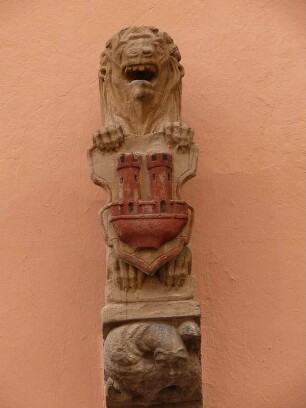 steinerne Löwenfigur am Markt