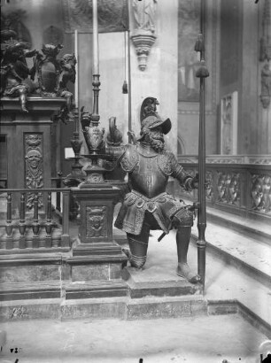 Standartenhaltender Ritter des Grabmonuments Kaiser Ludwig des Bayern (+1347)