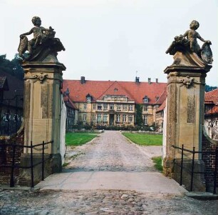 Havixbeck. Haus Havixbeck. Eingangsbereich mit Toranlage