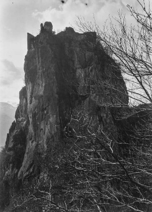 Die Burg Greifenstein : Der Felsen mit der Burg Greifenstein