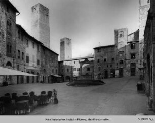 Piazza della Cisterna, San Gimignano