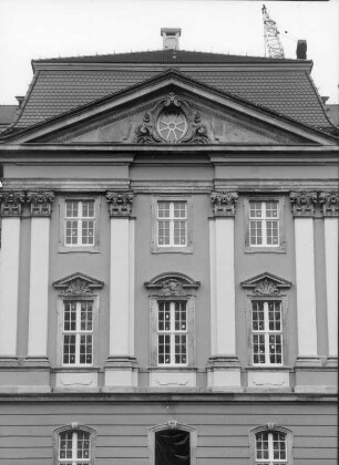 Zgorzelec-Radomierzyce (Radmeritz). Schloss Joachimstein (Pałac Radomierzyce). Mittelrisalit. Südseite