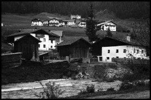 Trins, Gschnitz Tal: Bauernhäuser am Hang