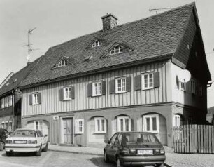 Neusalza-Spremberg, Umgebindehaus : Neusalza-Spremberg. Wohnhaus (19. Jahrhundert), Niedermarkt 5. Straßenansicht