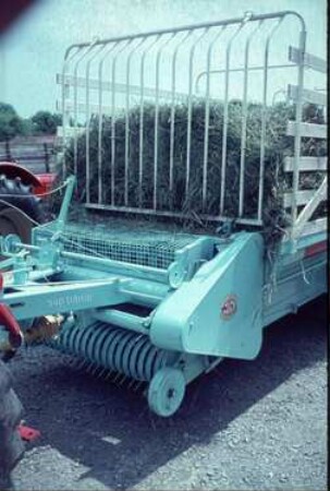 Ladewagen bei der Heuernte