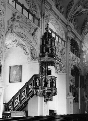 Kanzel : Kanzel. Holz, gefasst, geschnitzt (1688 und 1791). Benediktbeuern, Klosterkirche Sankt Benedikt
