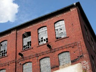 Quedlinburg - Bauruine im Stadtzentrum : Ehemalige Fabrik als Bauruine in Quedlinburg, aufgenommen ca. 2004