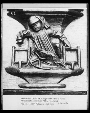 Sitzende Nonne