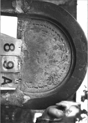 Grabstein 89 (Index: 99786929) Zustand: Stein war zerbrochen, Schrift stark verwittert Maße HxBxT: 100x51x13 cm: Grabstein 89A