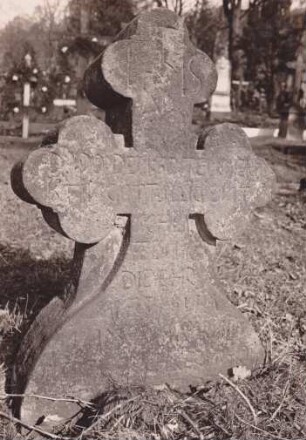 Friedhof. Grabkreuz