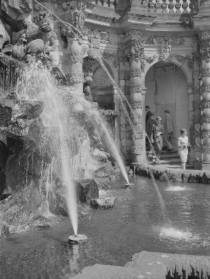 Dresden. Zwinger, Nymphenbad mit Kaskade