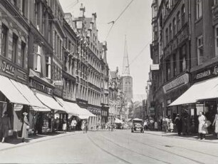 Lübeck, Breite Straße. Blick nach Nordosten zur Jakobikirche