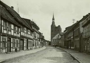 Tangermünde, Kirchstr., Kopfsteinpflaster