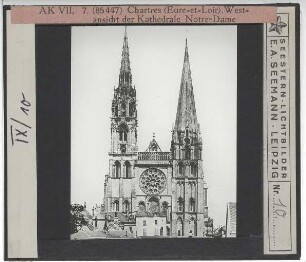 Chartres, Kathedrale Notre-Dame : Außenansicht von W, Fassade