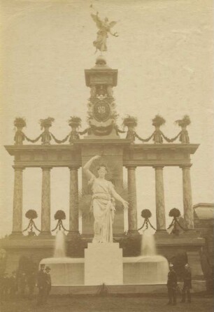 Denkmal mit Triumphbogen, Dekorationsbauten für die 800-Jahrfeier der Wettiner vor dem Japanischen Palais, Dresden