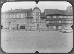 Osterwieck, Neukirchenstraße. Wohnhäuser (zum Teil mit Läden). Straßenfront