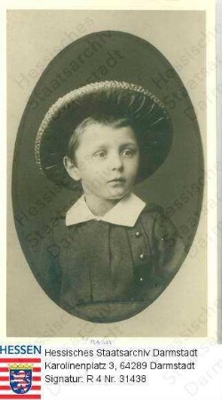 Liebig, Justus Freiherr v., Dr. jur. (1864-1955) / Porträt als 6jähriger mit Hut in Medaillon, linksvorblickend