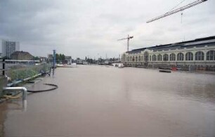 Dresden-Altstadt, Wiener Platz. Blick nach Südost über die St. Petersburger Straße (rechts: Empfangsgebäude des Hauptbahnhofes)