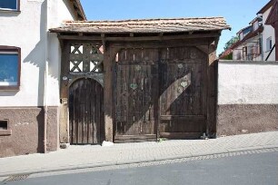 Hüttenberger Tor; Linden, Bahnhofstraße 12