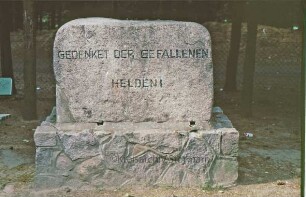 Friedhof: Ehrenmal