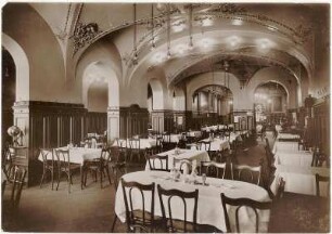 Dresden-Altstadt, Moritzstraße 1b. Restaurant "Löwenbräu" ("Münchner Löwenbräu") im Palais de Saxe. Gastraum