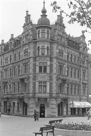 Eckgebäude "Hohenzollernhaus" in der Zähringer Straße 72, Ecke Kronenstraße, ehemals Gasthaus "Hohenzollern"