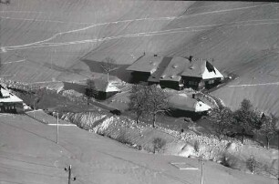 Todtnauberg: Hof im Ortsteil Rütte; im Schnee