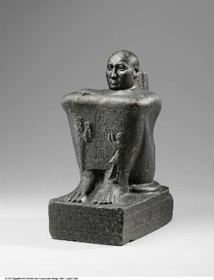 Kuboide Statue ("Würfelhocker") des obersten Vorlesepriesters Petamenophis