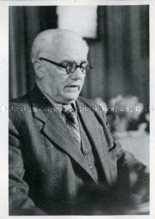Wilhelm Pieck spricht auf einer FDGB-Tagung