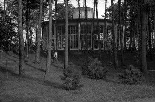 Timmendorfer Strand: Kurmittelhaus im Wald