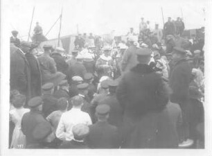 Kreuzfahrten der Hamburg-Amerika Linie, 1912. Fest der Polarmeertaufe an Bord eines Hochseepassagierdampfers, vermutl. Victoria Luise