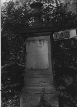 Grabstein 130 [Hahn S. 90 Grab-Nr. 85]