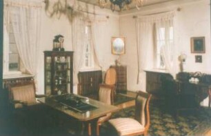 Einrichtung des Semmelweis-Zimmers mit Originalmöbeln, Bildern und Teppichen aus dem Nachlaß Semmelweis
